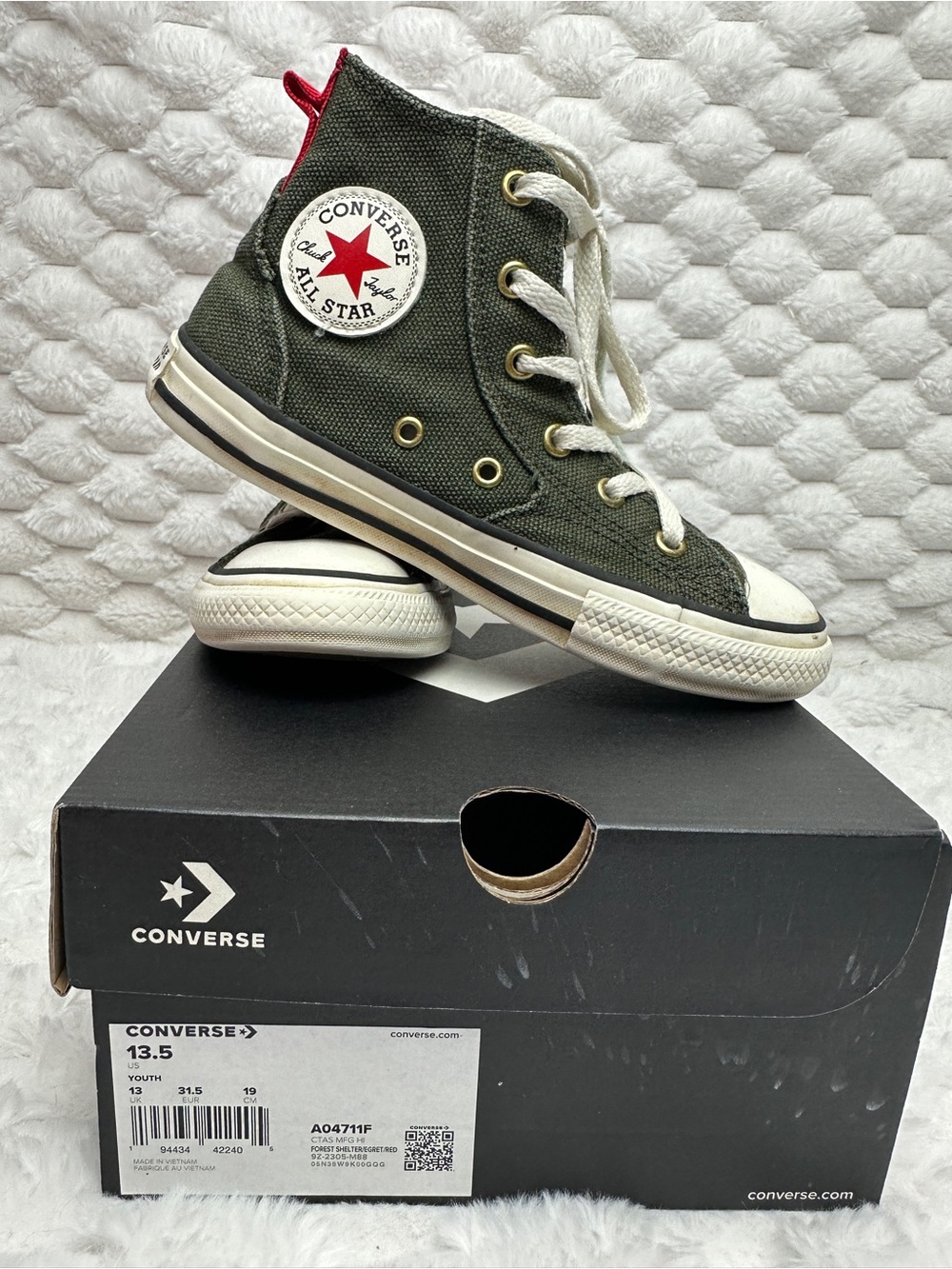 Converse High Tops in Forest Green, Red Star & Gold Eyelets Size 13.5